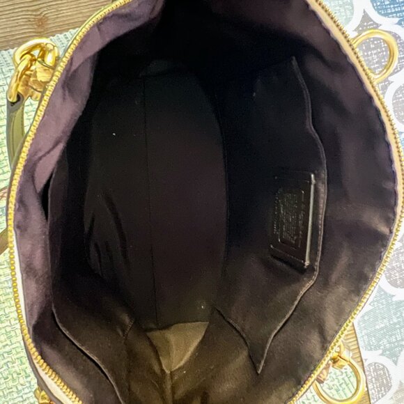 Coach F38992 Tote – Cream Pebbled Leather w/ Snakeskin Straps | Stylish & Roomy - Picture 3 of 8